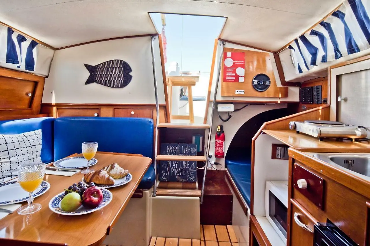 Ботель Bmyguest-Evamia River Boat Лиссабон