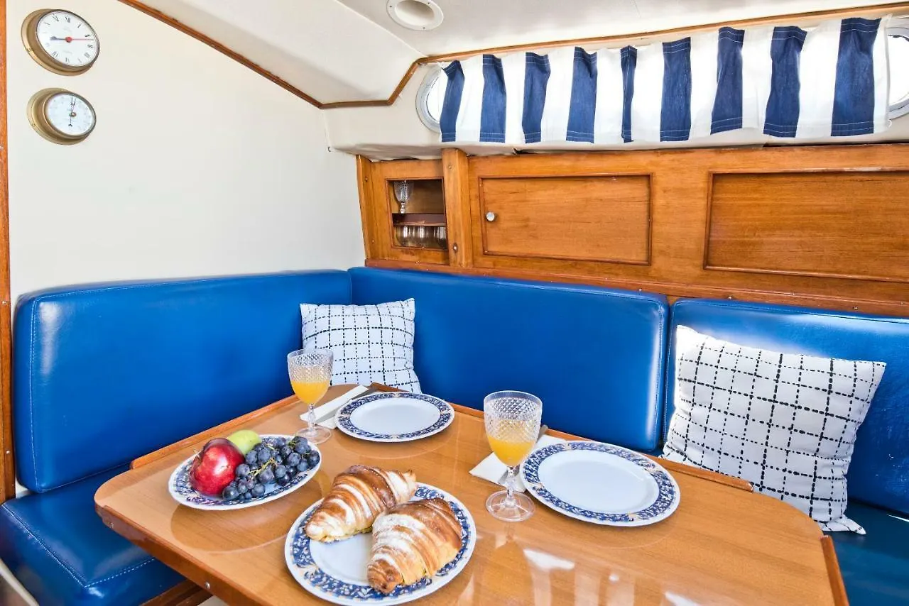 Bmyguest-Evamia River Boat Лиссабон Ботель