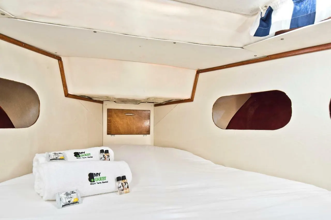Bmyguest-Evamia River Boat Lisboa 船屋