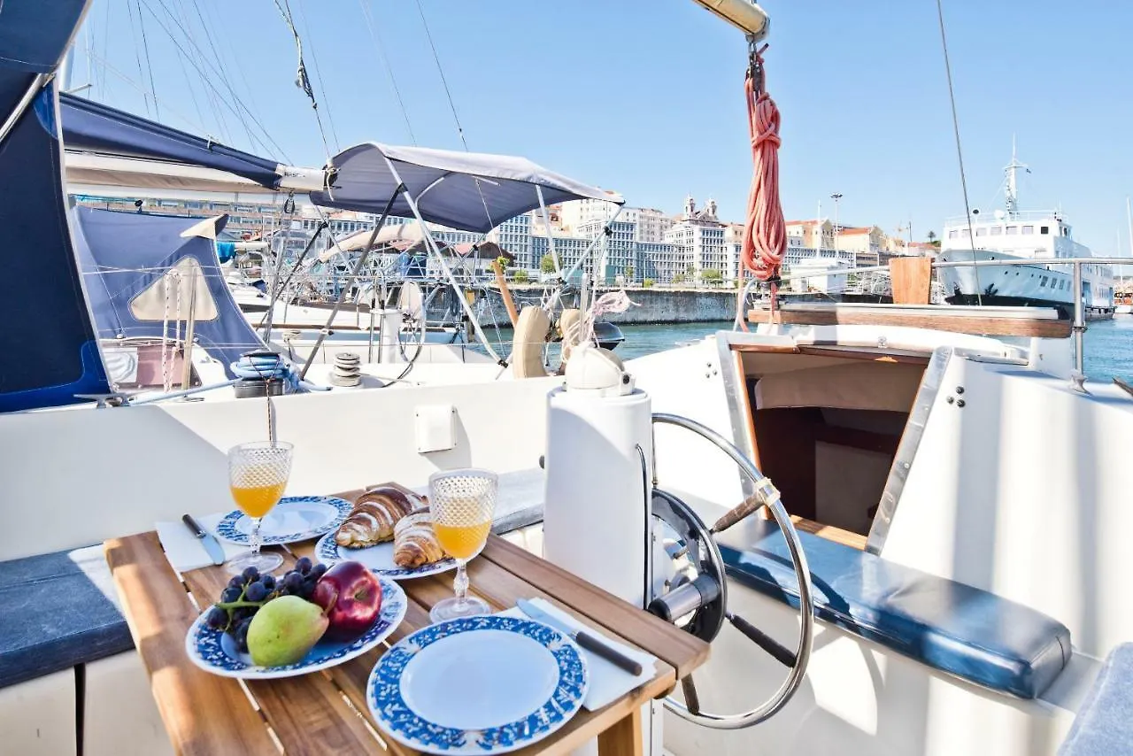 Bmyguest-Evamia River Boat Lisboa