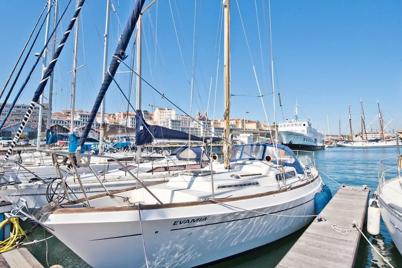 Bmyguest-Evamia River Boat Lisboa 3*,